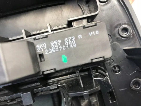 Audi A5 8T 8F linker raamkozijn OEM 8K2713139A image 6
