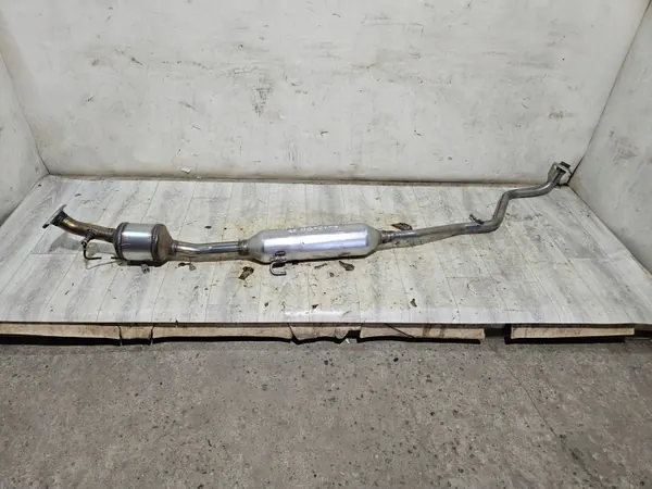 Toyota Yaris IV mittljuddämpare OEM 3K005 1.5 Bensin image 2