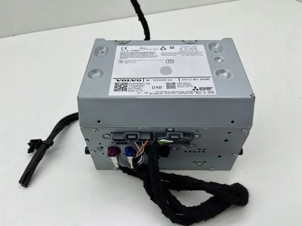 Volvo XC40 Radio Navigation OEM 32343487 image 2