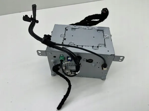 Volvo XC40 Radio Navigation OEM 32343487 image 3