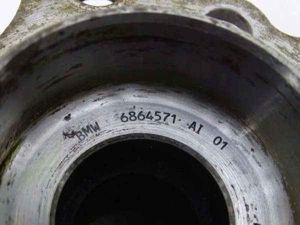 BMW 6 GT G32 Achterwielager OEM 6864571 image 3