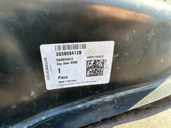 Garde-boue intérieur droit arrière OEM 3G0809412 image 3