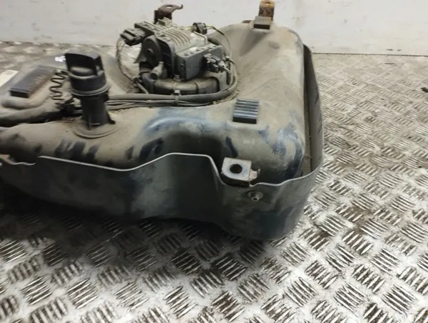 Réservoir AdBlue Mazda CX-7 2011 OEM AMD115559 image 10
