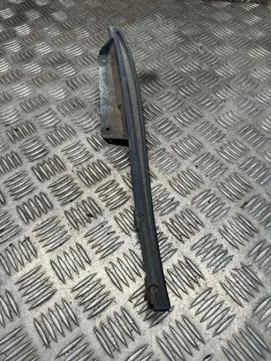 Garniture d'aile arrière droite OEM J8A2291D00AB image 2