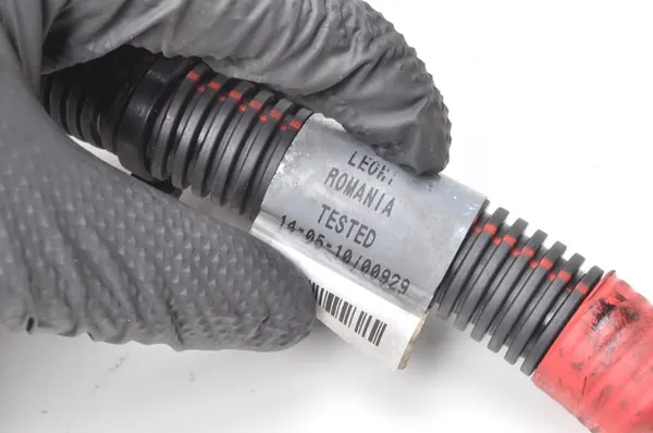 Câble positif de batterie Aston Martin Vantage OEM 378315 image 5