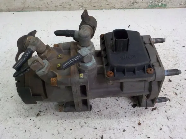 Mercedes Actros MP4 Brake Main Valve A0044311506 image 3