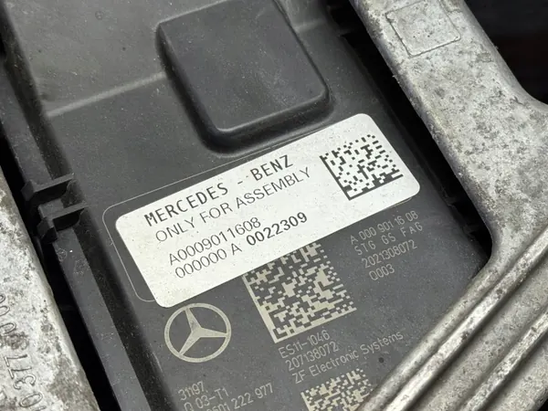 Mercedes W907 Växellådsstyrenhet A0009011608 image 3
