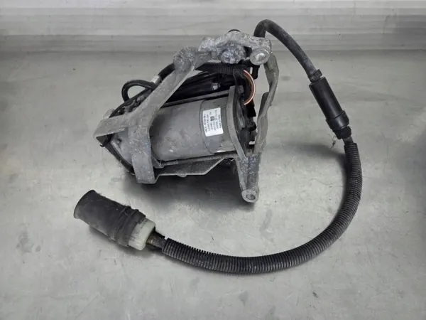 Audi A8 S8 D3 bakluftfjädring kompressor OEM 4E0616007E image 3