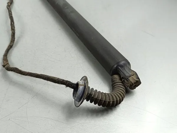 Volvo XC90 Bakluckdämpare 31690604 image 4