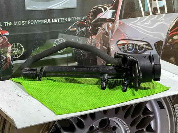 BMW OEM 7591692 Kort Kylarslang - Begagnad image 3