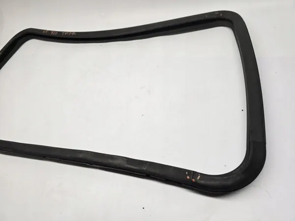 Fönstertätning OEM 76831M Nissan Patrol Y60 vänster bak image 3