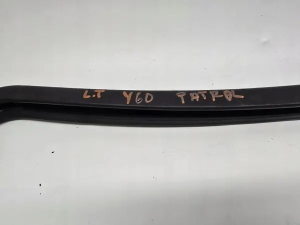 Fönstertätning OEM 76831M Nissan Patrol Y60 vänster bak image 4