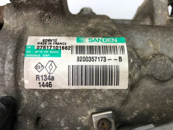 Renault Clio III A/C Compressor 8200357173 image 3