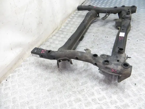 Mercedes W213 2.0 Hybrid Etukelkka OEM A2056280057105 image 3