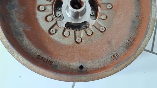 Volante Bi-massa Audi A4 A5 2.0 TDI 0AW105317M image 3