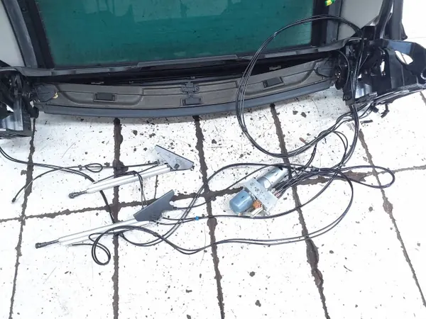 Teto Peugeot 307 CC OEM 105601502 - Usado image 8