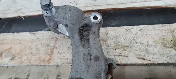 A6 C8 4K Iskunvaimentimen Kiinnike Oikea Etu 4M0413038L image 10