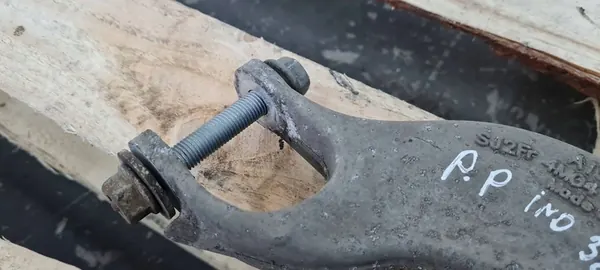 A6 C8 4K Iskunvaimentimen Kiinnike Oikea Etu 4M0413038L image 2