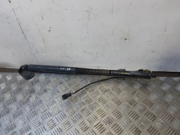 Linker kofferbakactuator OEM 4G8827851E voor Audi A7 image 2