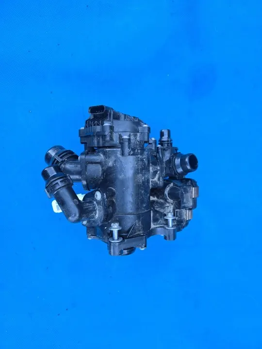 Carcasa de termostato Delante BMW F40 F45 F46 F48 F39 F54 F60 F56 image 2