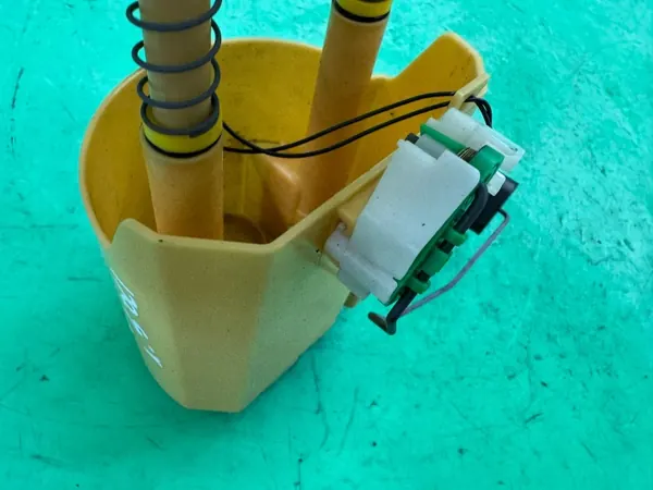 Sensor Nivel Combustible OEM 8200588627 Renault Clio III image 4