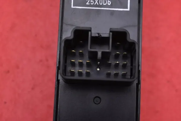 Raam Schakel Mitsubishi ASX OE 8608A207 image 3