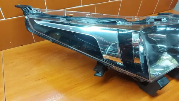 Faros Derecho Toyota Corolla E16 E18 13-16 image 7