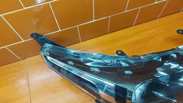 Faros Derecho Toyota Corolla E16 E18 13-16 image 8