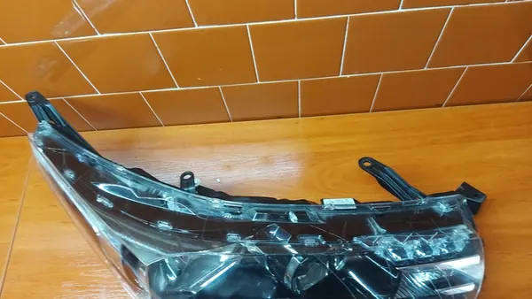 Faros Derecho Toyota Corolla E16 E18 13-16 image 9