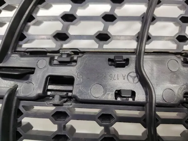 OEM A1768881760 Etupuskurin ritilä Mercedes A-Class image 10