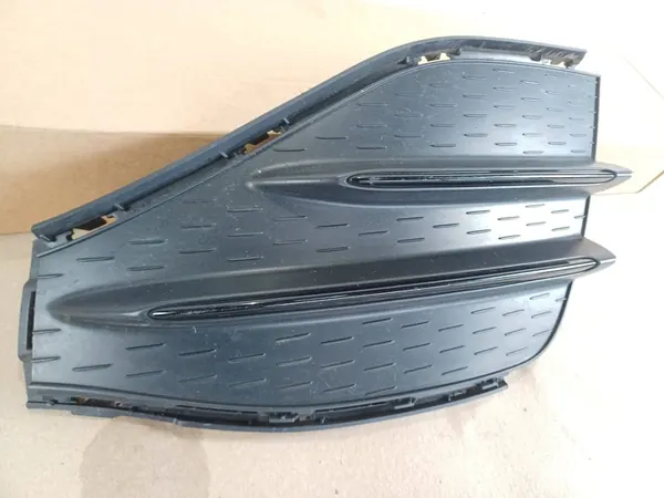Grille de pare-chocs avant droite Mercedes GLA A247 W247 OEM image 2