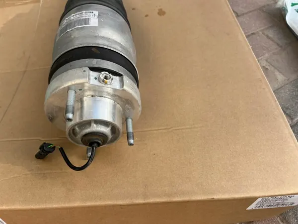 Maserati Levante fram höger luftfjädring OEM 06701062620 image 4