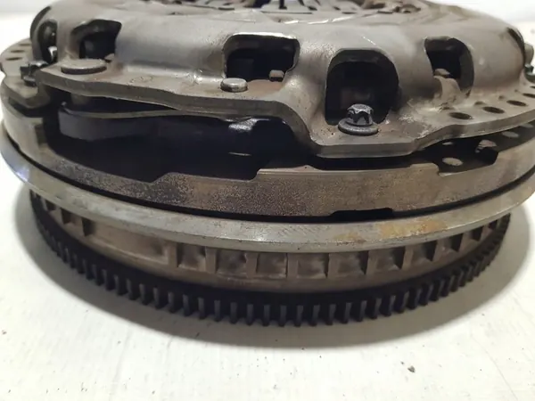 Kaksimassainen vauhtipyörä Mercedes W212 W218 W204 W207 2.2 CDI image 5