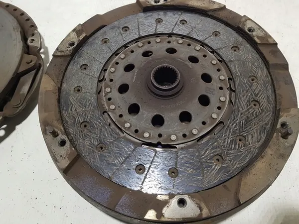 Kaksimassainen vauhtipyörä Mercedes W212 W218 W204 W207 2.2 CDI image 6