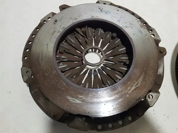 Kaksimassainen vauhtipyörä Mercedes W212 W218 W204 W207 2.2 CDI image 7