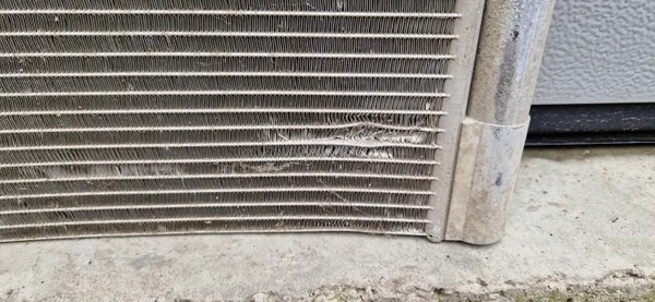 Nissan OE 921009251R Gebruikte AC-condensor image 4