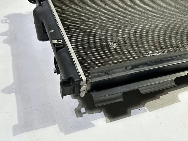 Radiador de agua Dodge Challenger 6.1 6.4 2008+ OEM 68050126AA image 5