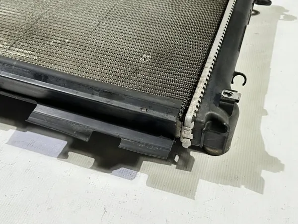 Radiador de agua Dodge Challenger 6.1 6.4 2008+ OEM 68050126AA image 6