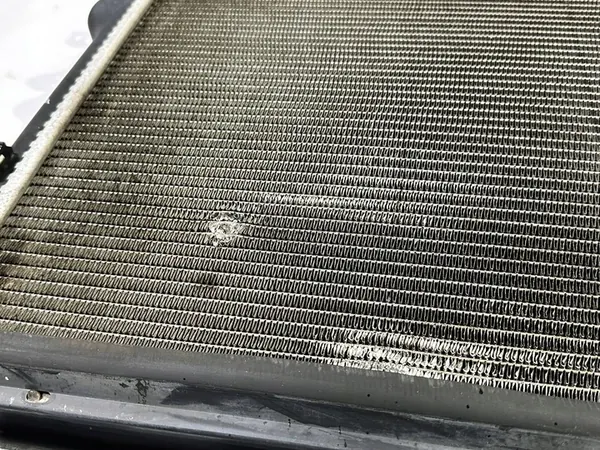 Radiador de agua Dodge Challenger 6.1 6.4 2008+ OEM 68050126AA image 8