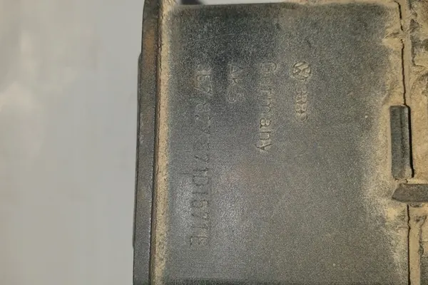 Bagagelås VW PASSAT VARIANT B3/B4 357827571D image 3