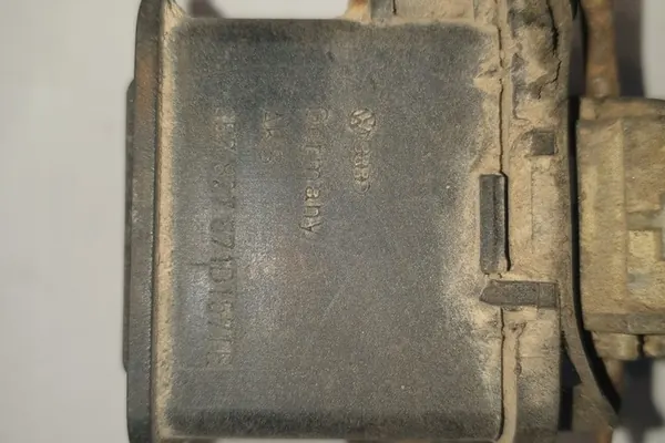 Bagagelås VW PASSAT VARIANT B3/B4 357827571D image 4