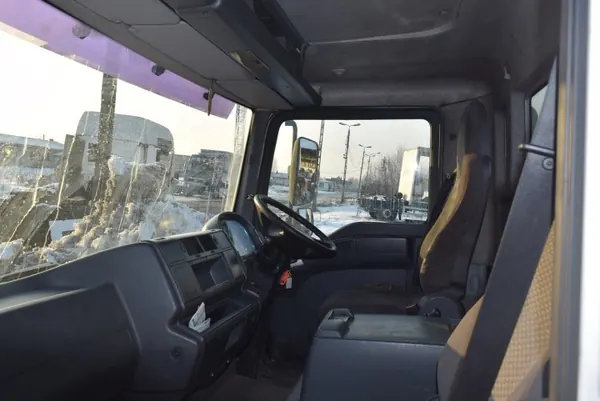 MAN TGL/TGM Kapea englantilainen ohjaamokehys OEM 111111 image 3
