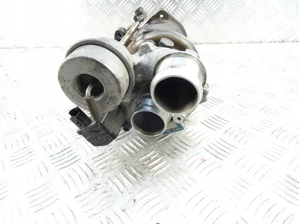 Turbo con Colector Citroen DS 5 1.6 THP OEM V860288180 image 3