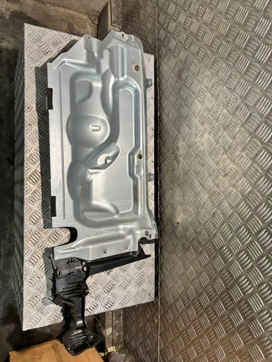 Cache de cloison Range Rover Evoque I OEM CG9N-10B738 image 2