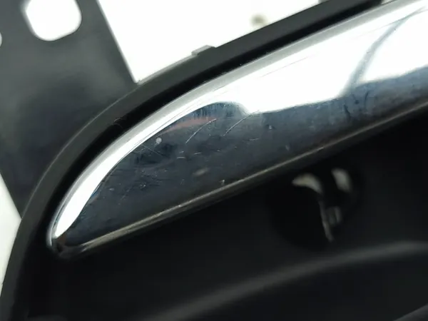 Tirador de puerta Toyota GT86 OEM AMD232133 - Usado image 7