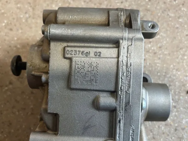 Pompe à huile BMW M3 F80 d'occasion OEM 7846388 image 10