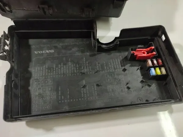 Volvo V50 Caixa de fusíveis 2005 1.6L 8686040 image 2
