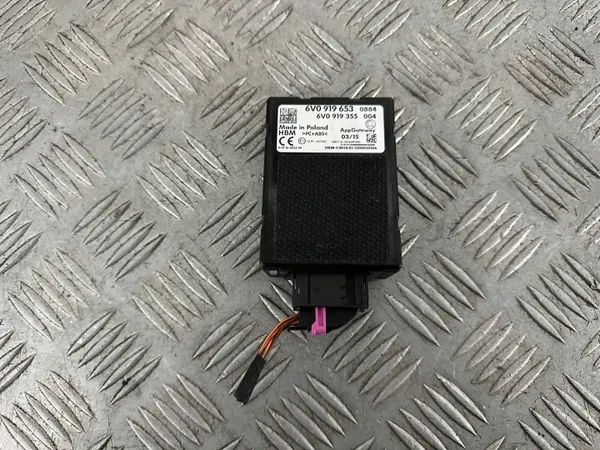 Skoda Fabia III telefooncontroller stekker OEM 6V0919653 image 2