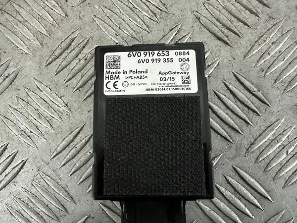 Skoda Fabia III telefooncontroller stekker OEM 6V0919653 image 3