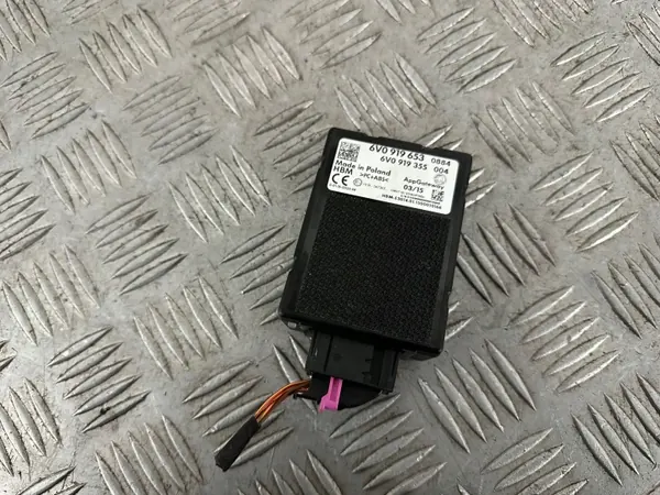 Skoda Fabia III telefooncontroller stekker OEM 6V0919653 image 4